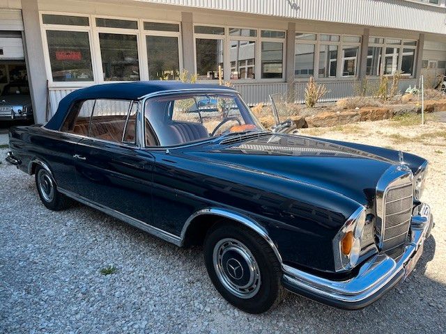 Mercedes-Benz 220