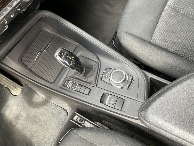 BMW X1 sDrive18d AHK/LED/NAVI/ParkAssi/TEMPO/SH foto 8