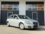 Volvo V50 Kombi 1.6D Drive Kinetic*Navi*Klima*Xenon*SH - gebrauchte Volvo V50 aus dem Jahr 2010