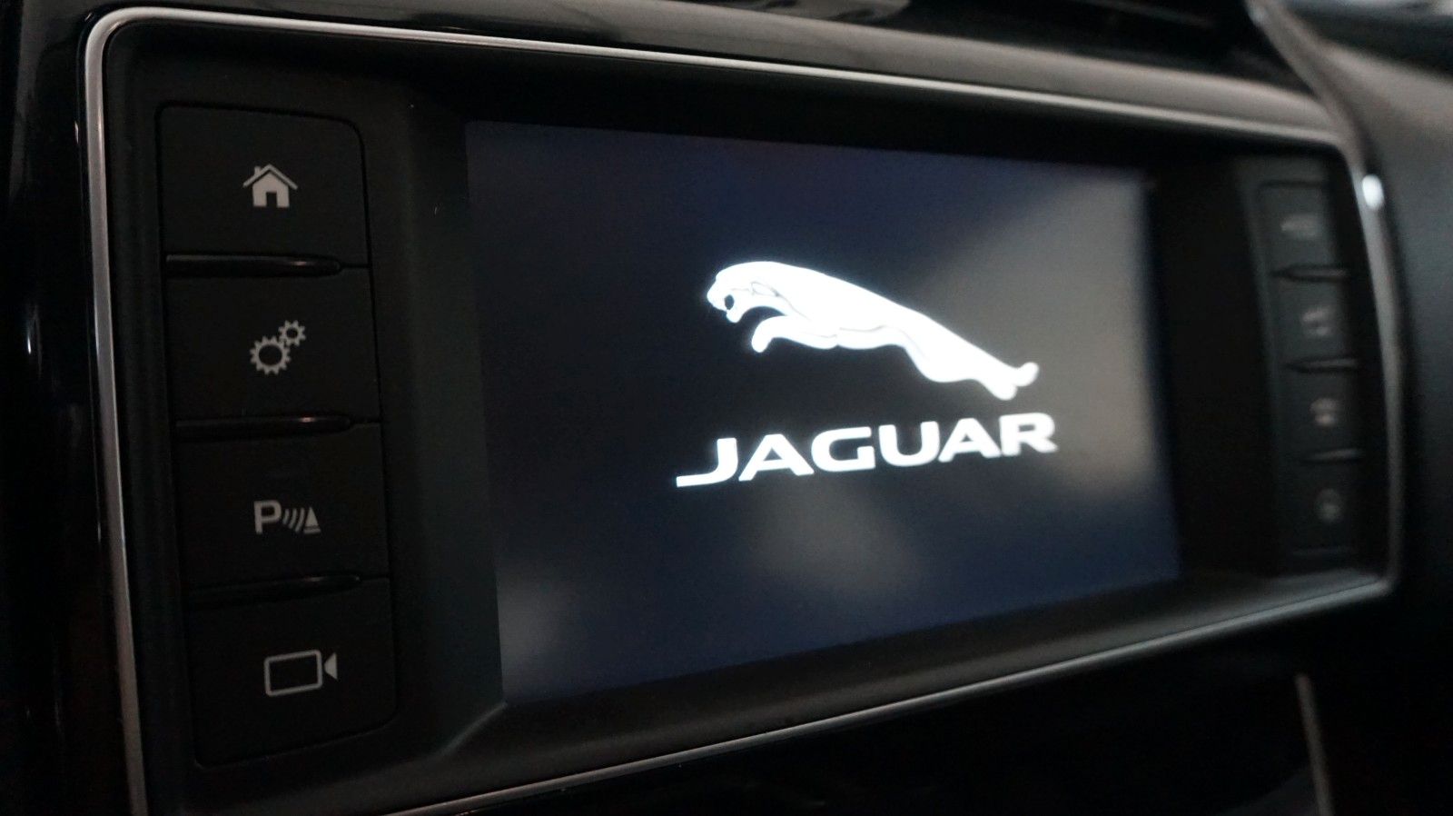 Fahrzeugabbildung Jaguar XE Prestige