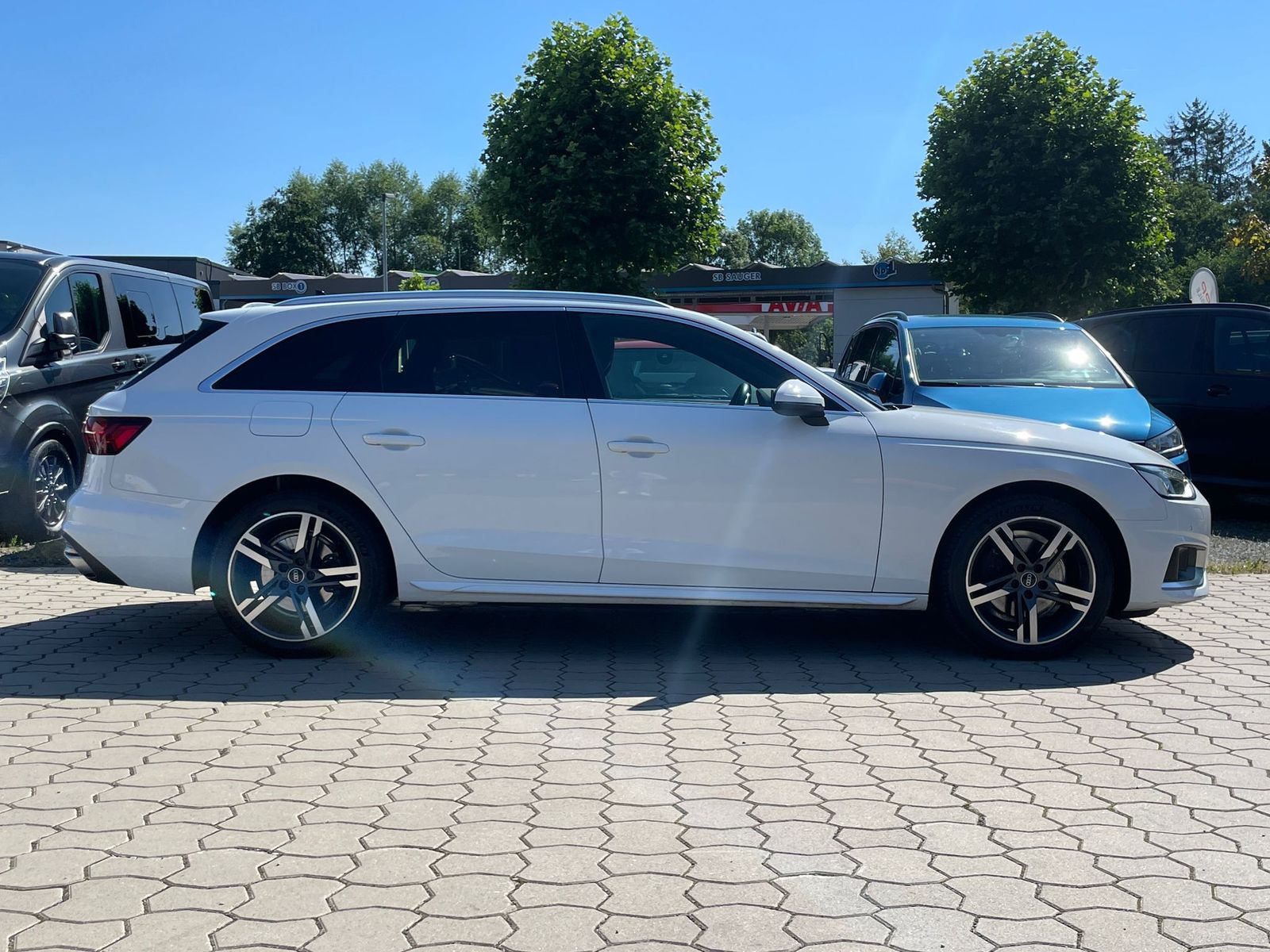 Fahrzeugabbildung Audi A4 2.0 TDI S-LINE MATRIX LED/TEMP/NAVI/SOUND DSP