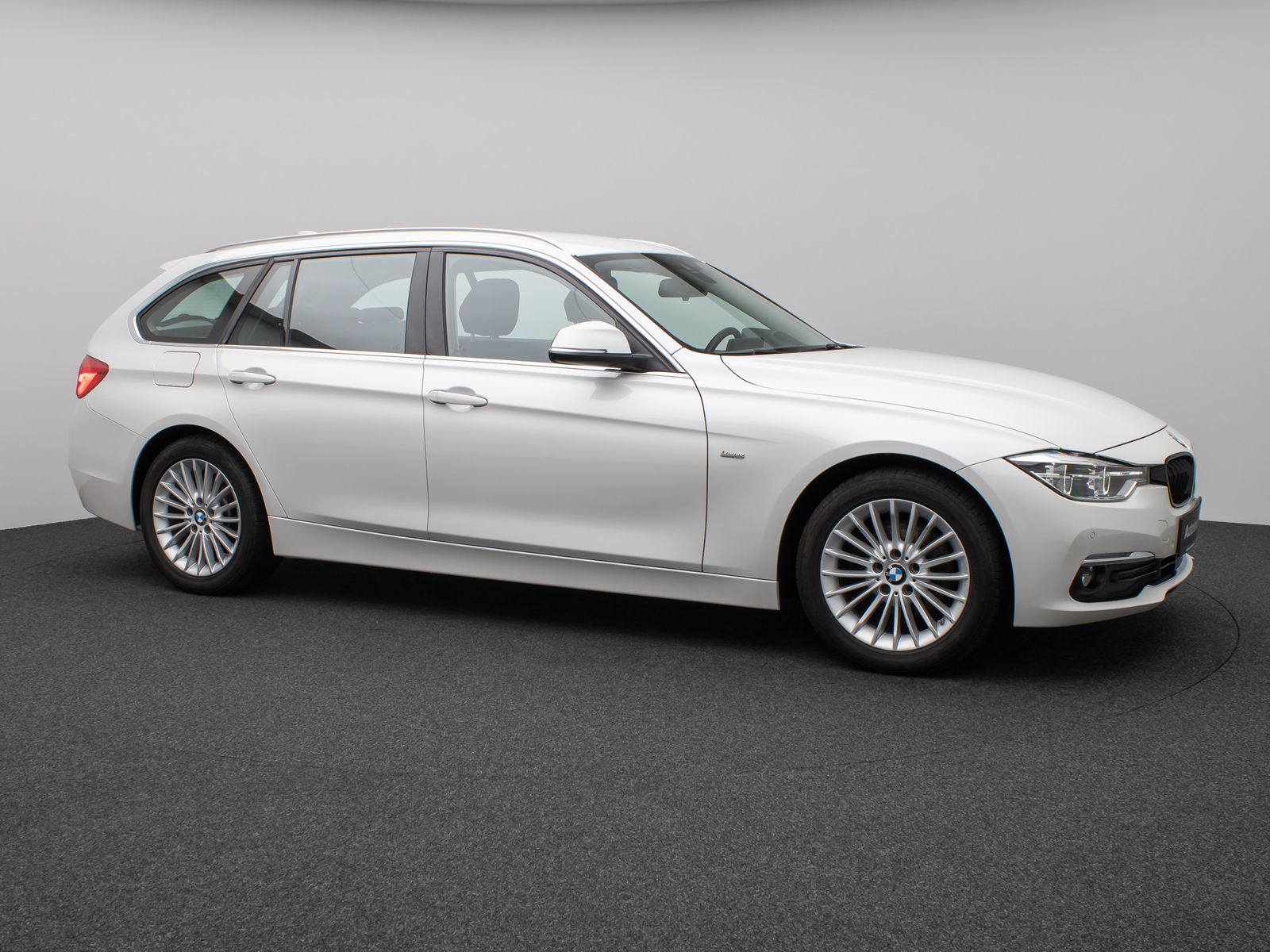 Fahrzeugabbildung BMW 320d Luxury Line Kamera HUD HiFi Stop&Go Komfort