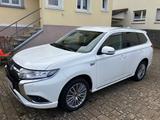 Mitsubishi Outlander 2.4 MIVEC PLUG-IN HYBRID 4WD Basis...