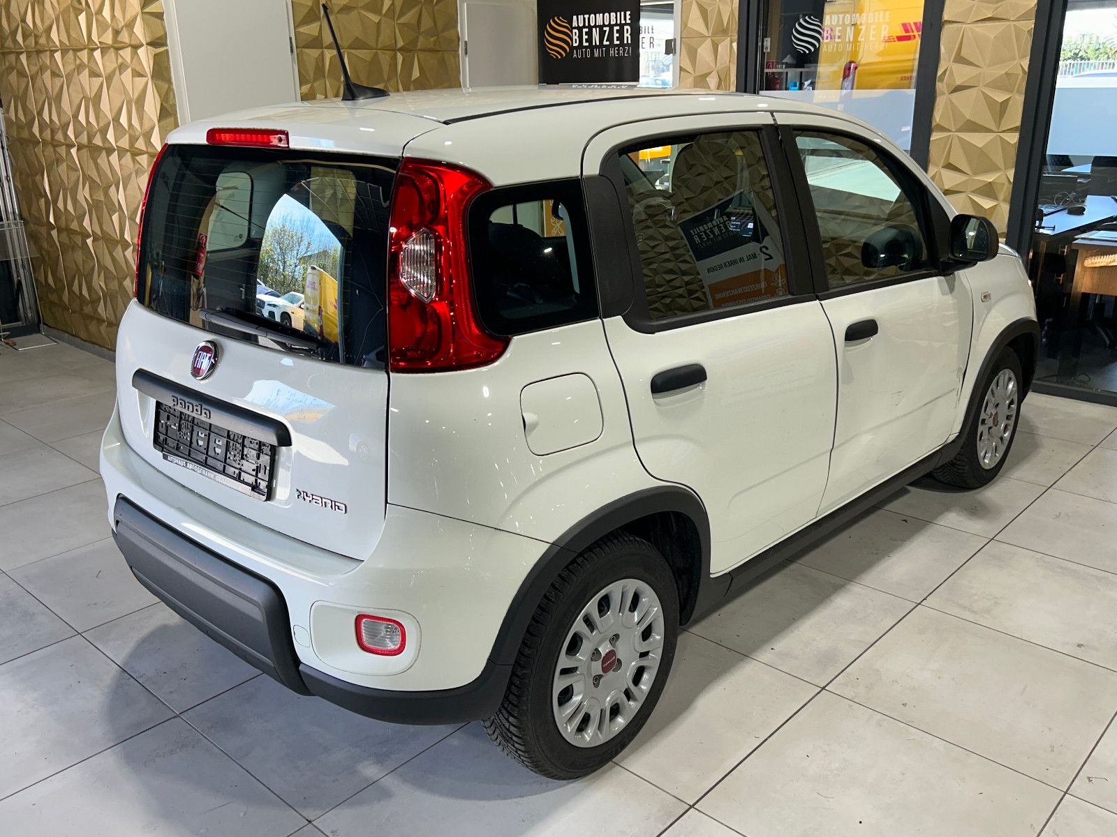 Fahrzeugabbildung Fiat Panda Base/KLIMA/4-TÜRER/DAB/ALLWETTER
