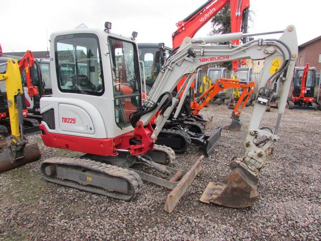 Takeuchi TB 225 V4 Minibagger 28.500 EUR