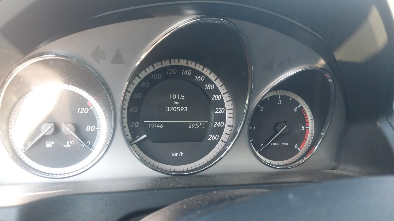 Mercedes-Benz 220 2011 — photo 9