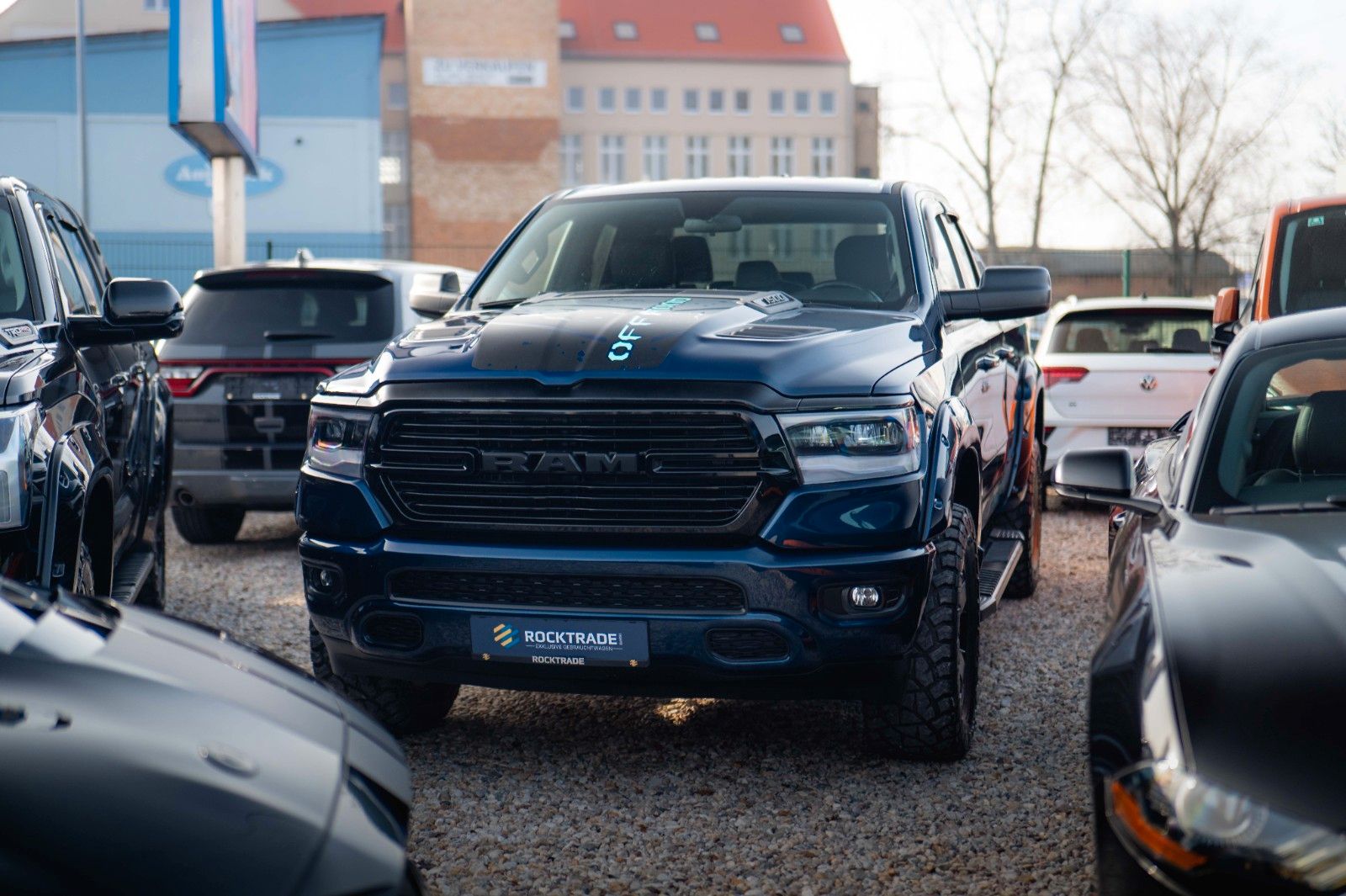 Fahrzeugabbildung Dodge RAM 5.7 V8 HEMI 4x4 OFFROAD NightEdition LONGBED