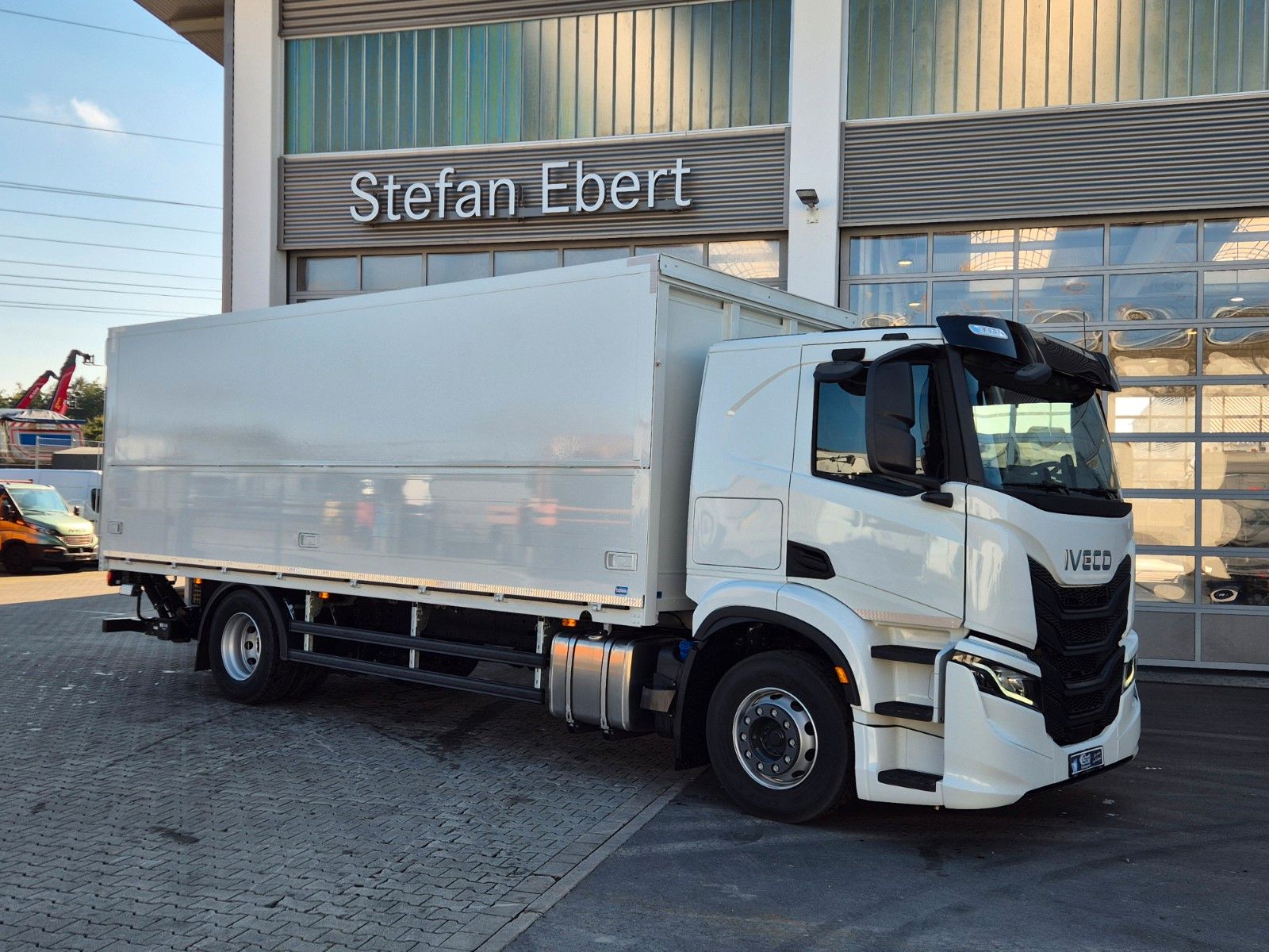 Fahrzeugabbildung Iveco AT190S40/FP Böse Schwenkwand LBW AHK
