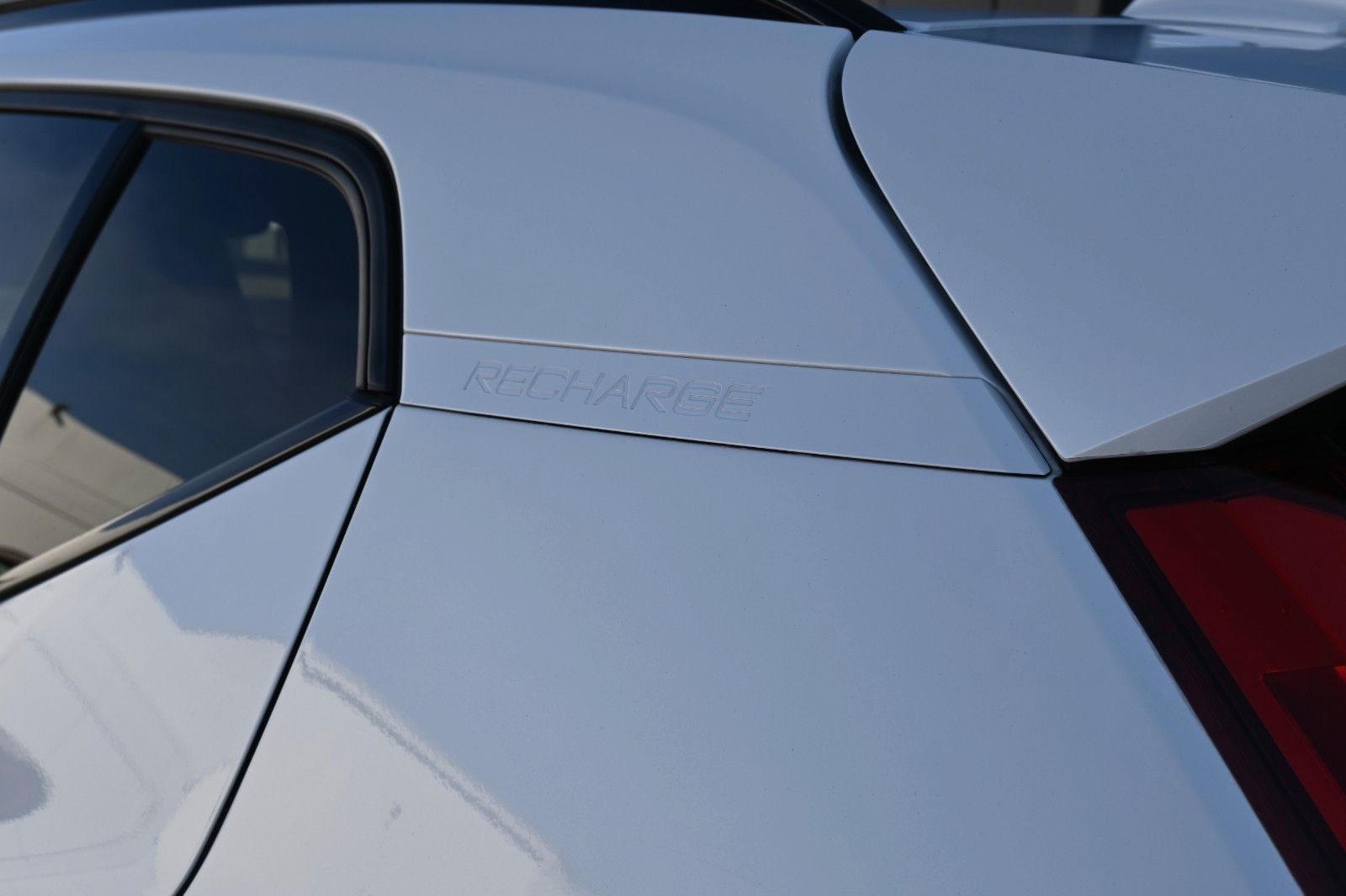 Fahrzeugabbildung Volvo XC40 T5  Plus Dark RC Plug-In Hyb. 2WD