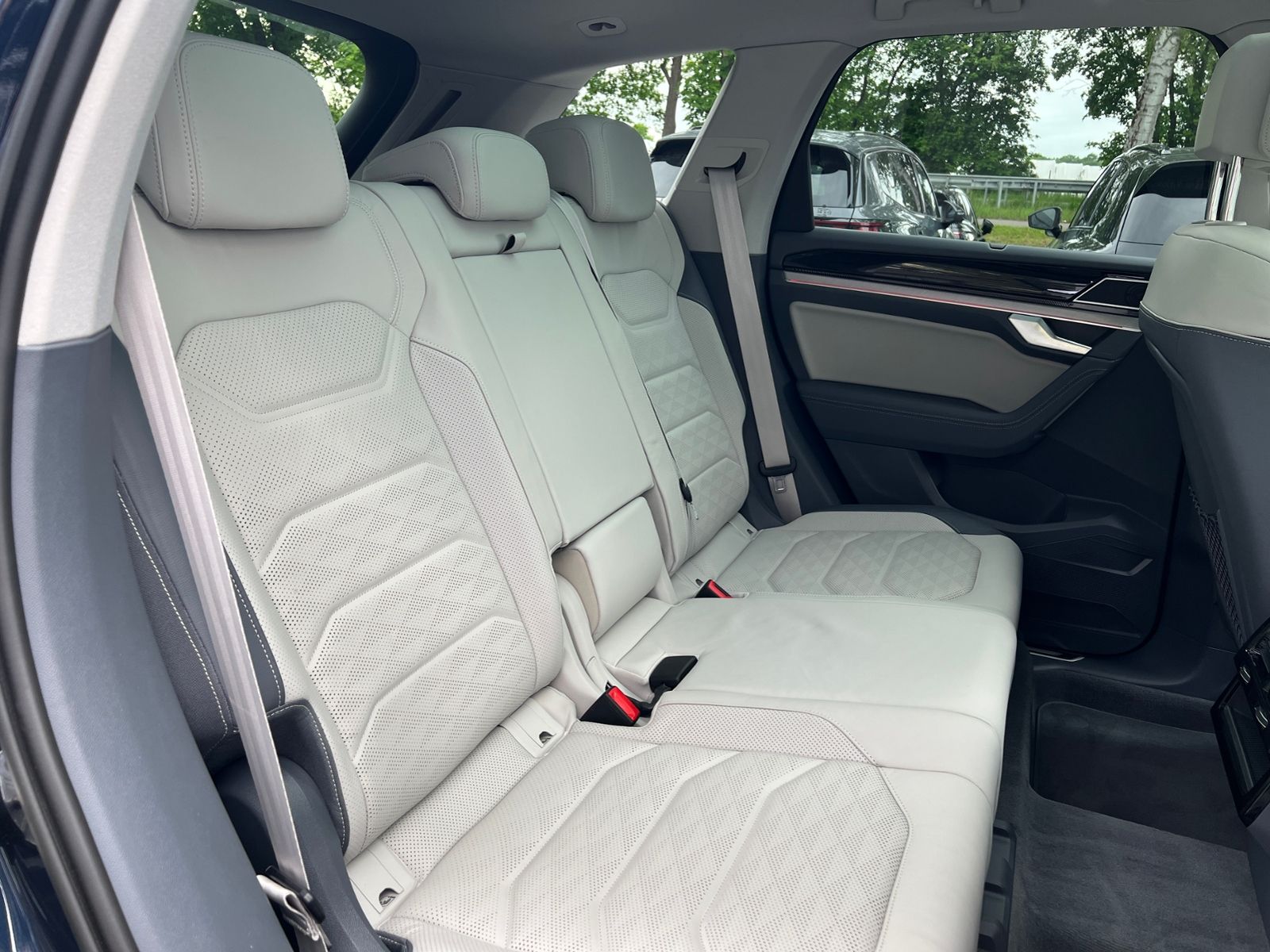 Fahrzeugabbildung Volkswagen Touareg R-Line 3.0 TDI 4MOTION *AHK, Adaptivfwg.