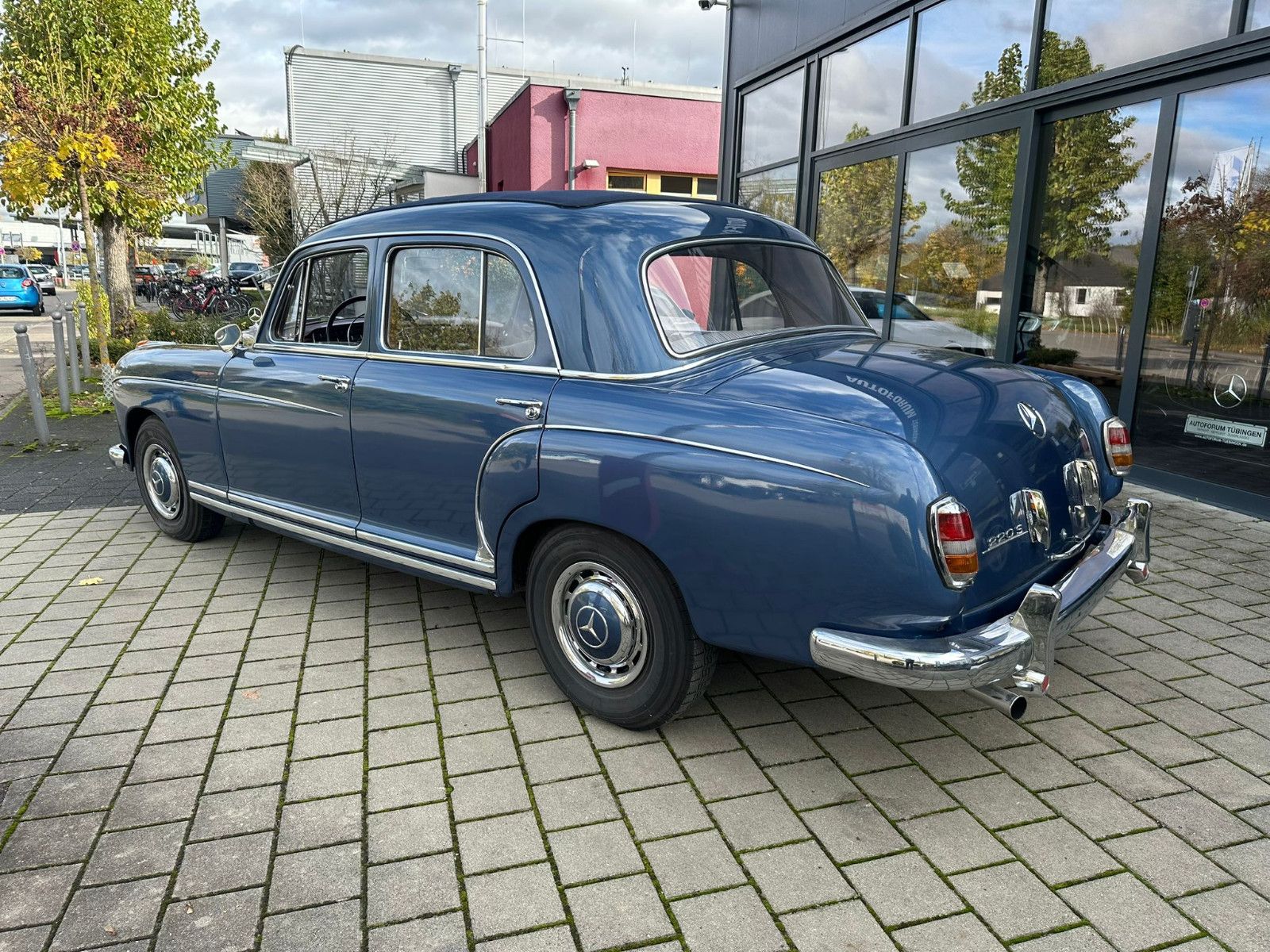 Fahrzeugabbildung Mercedes-Benz 220 S Ponton aus dem Jahr 1956