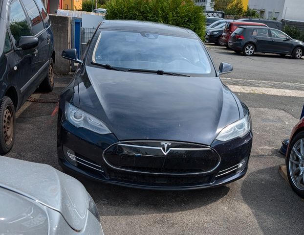 Tesla Model S 85 - Free Supercharging SC01