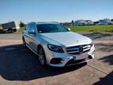 Mercedes-Benz E 400 4MATIC T AMG Line Autom. AMG Line - Mercedes-Benz E 400: Von Privat