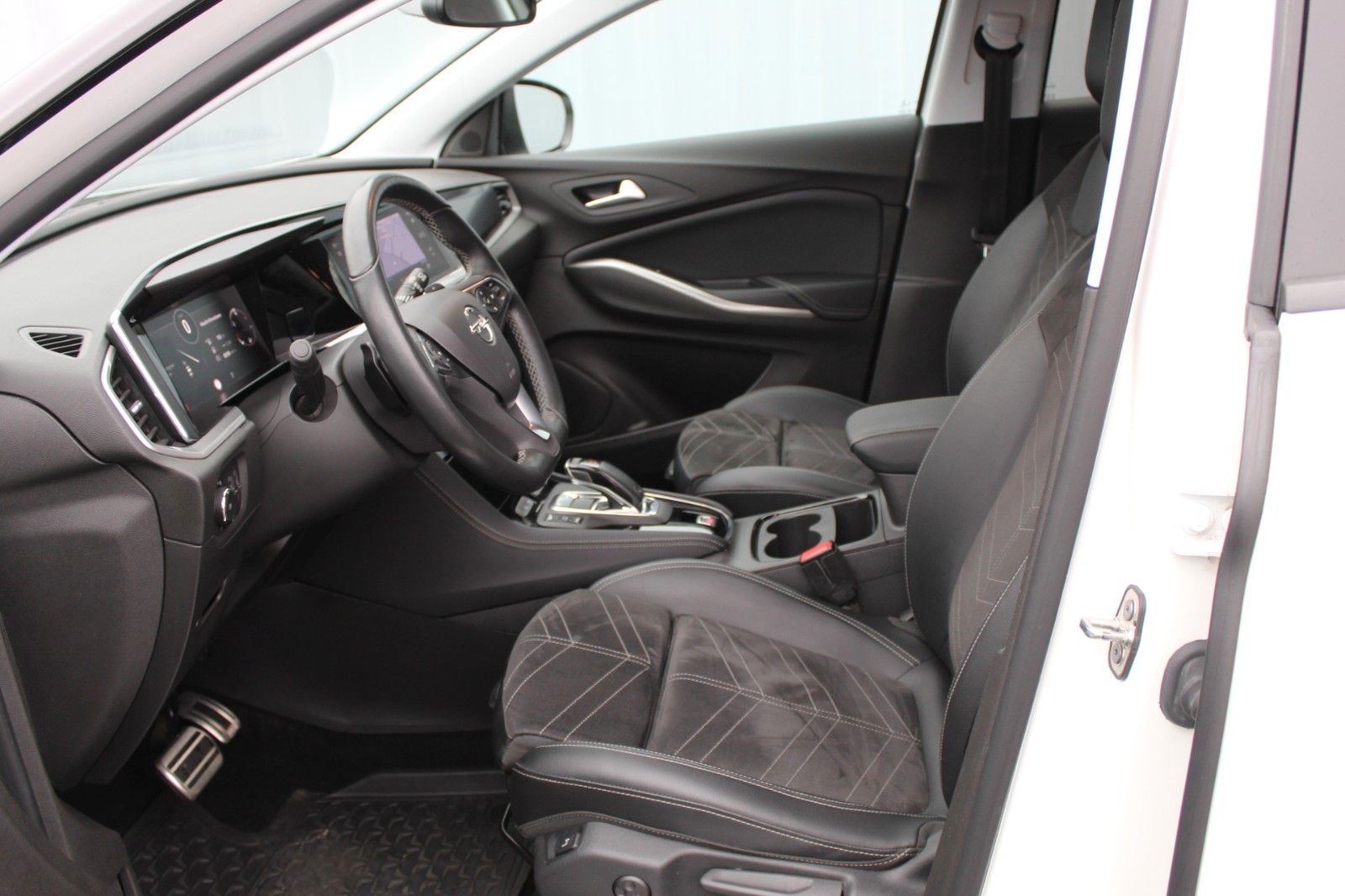 Fahrzeugabbildung Opel Grandland GS Line Automatik*Kamera*Sitzheizung