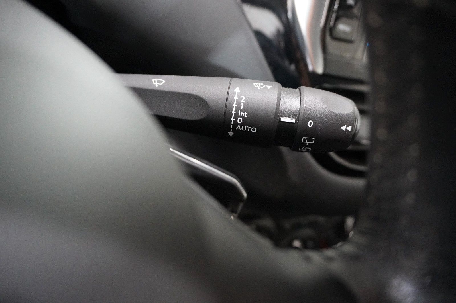 Fahrzeugabbildung Peugeot 208 LIM. 1.2 ACTIVE NAVI/LED/KLIMA/SHZ/PDC/TEMP