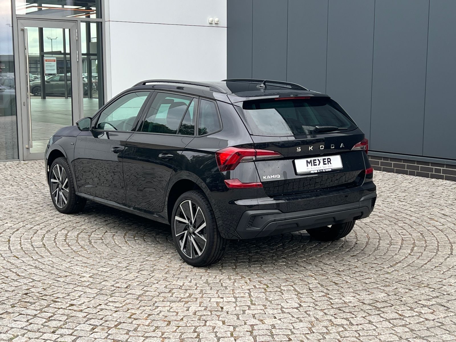 Fahrzeugabbildung SKODA Kamiq Tour 1.5 TSI DSG *BlackStyle, AHK, ACC, Ka