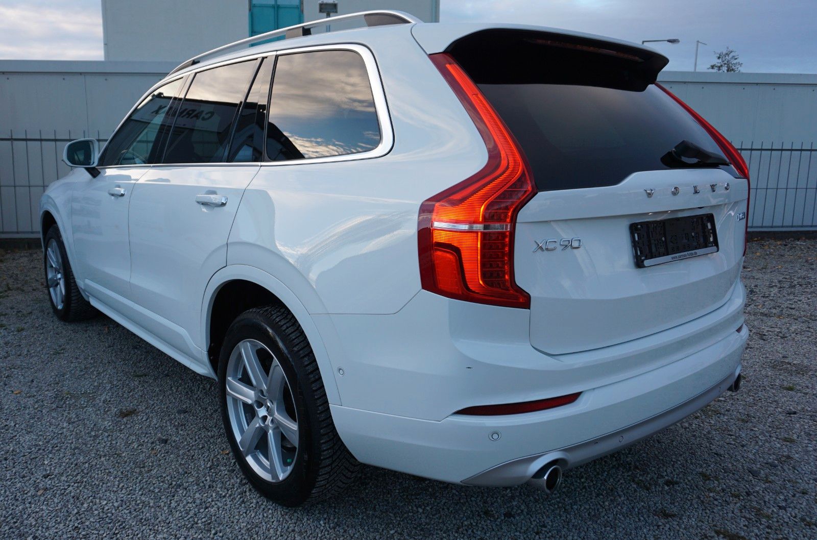 Fahrzeugabbildung Volvo XC90 Momentum AWD, Kamera, Navi, LED