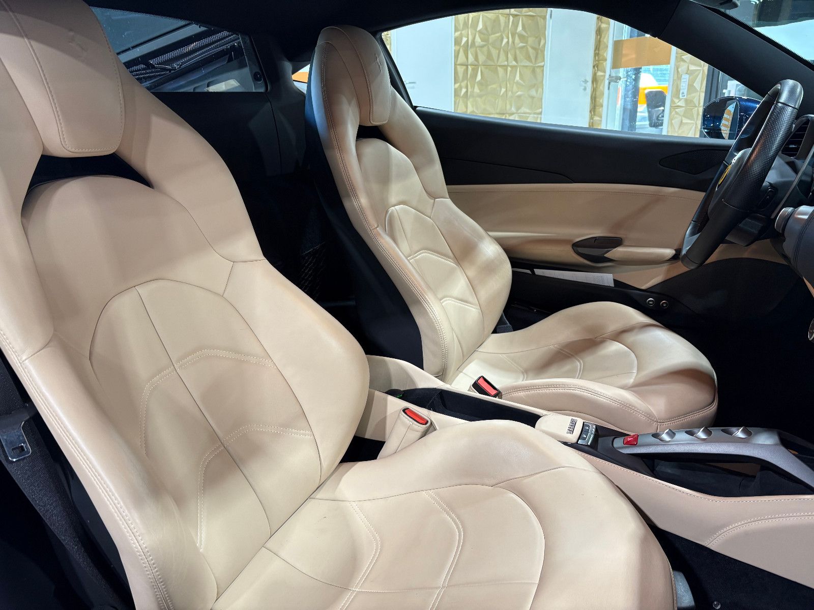 Fahrzeugabbildung Ferrari 488 GTB//LIft/1-HAND.BRD/FERRARI-POWER/GARANT