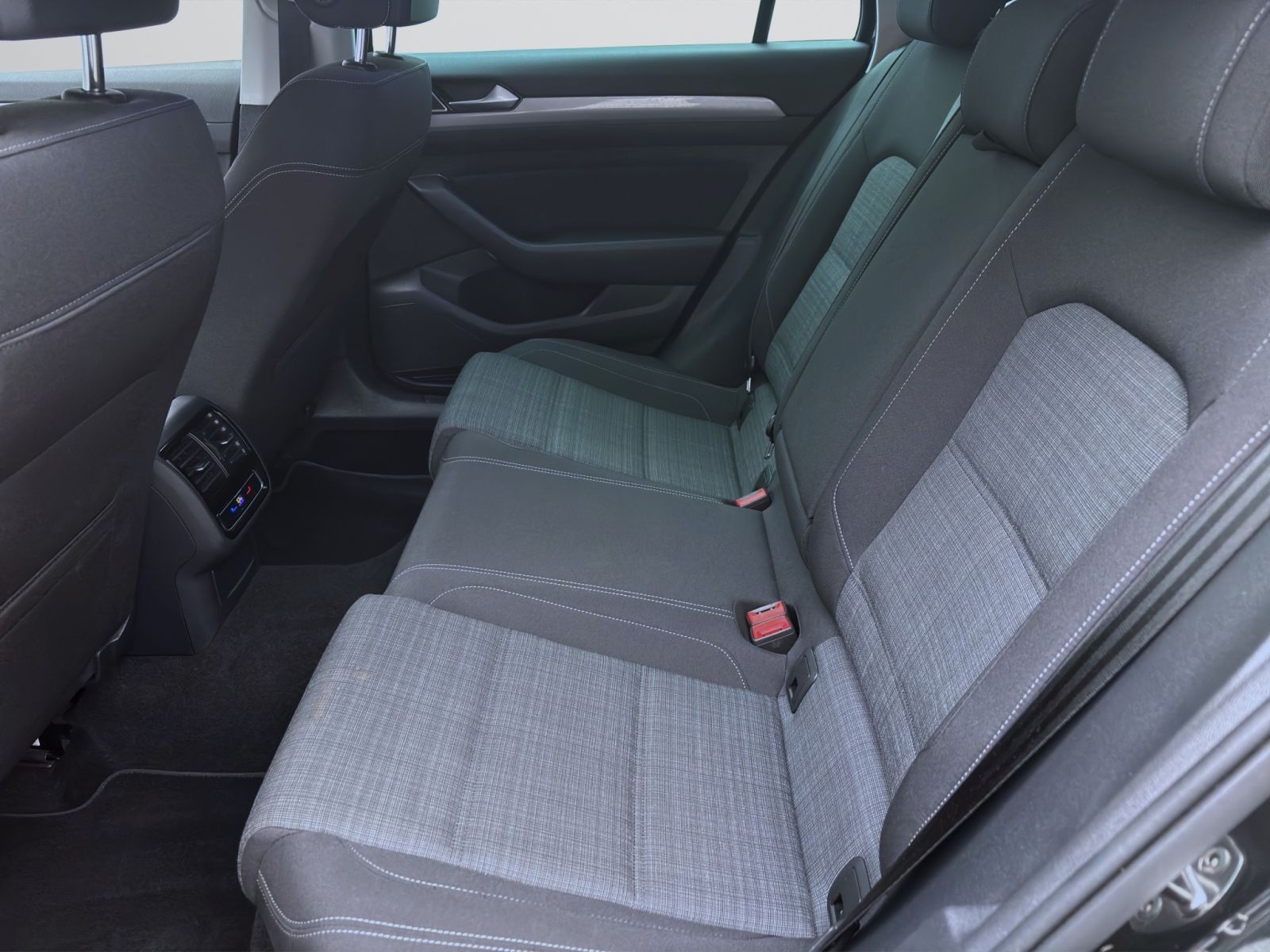 Volkswagen Passat Variant - Bild 16