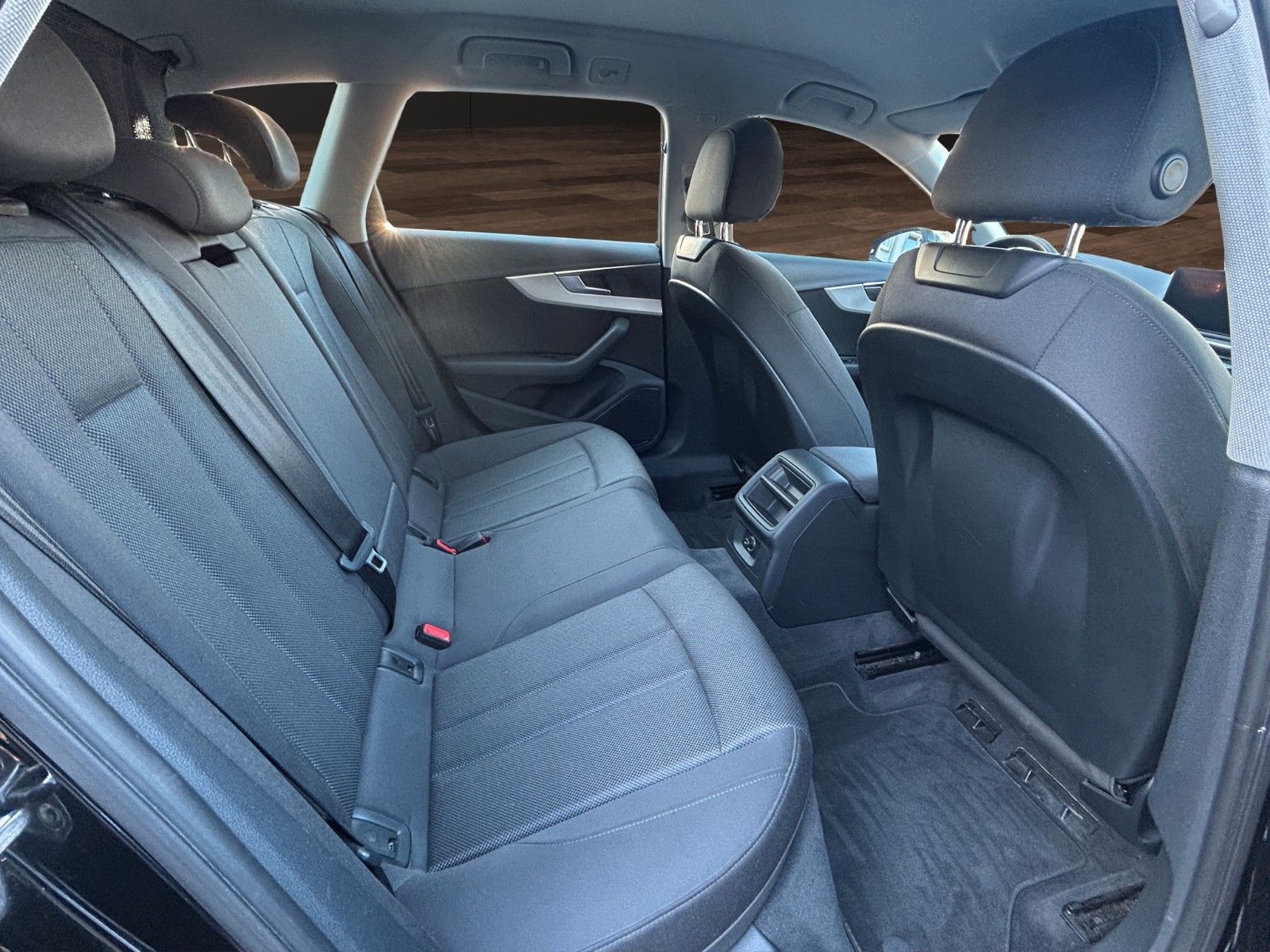 Fahrzeugabbildung Audi A4 Avant 35 TFSI Navi/Klimaaut./Siztheizung/AHK