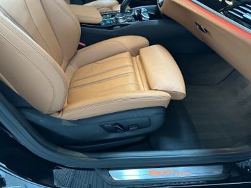 Fahrzeugabbildung BMW 520d xD Sport Line DAB Kamera NaviPro HUD Alarm