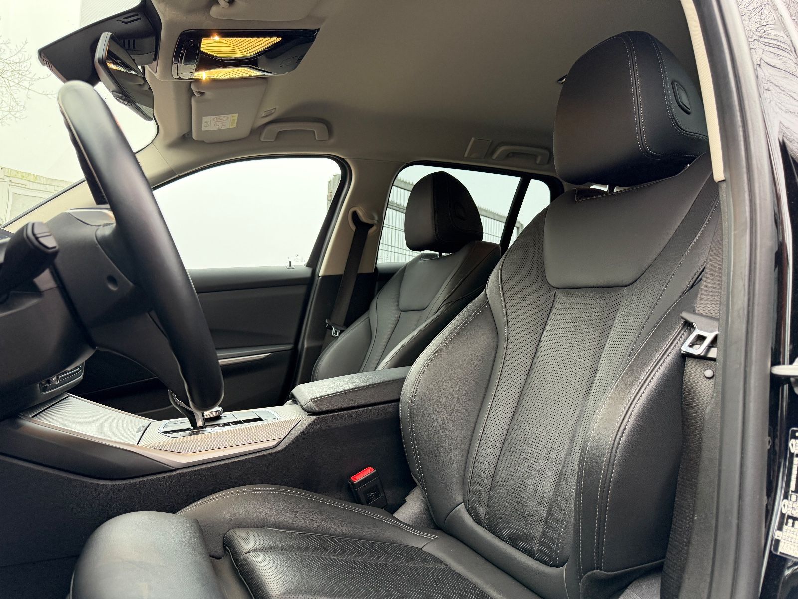 Fahrzeugabbildung BMW 318 3 Touring*LEDER*TEMPO*LED*APPLECAR*KAMERA*