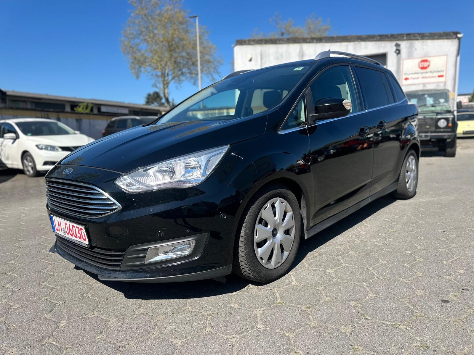 Ford Grand C-Max Titanium / Automatik