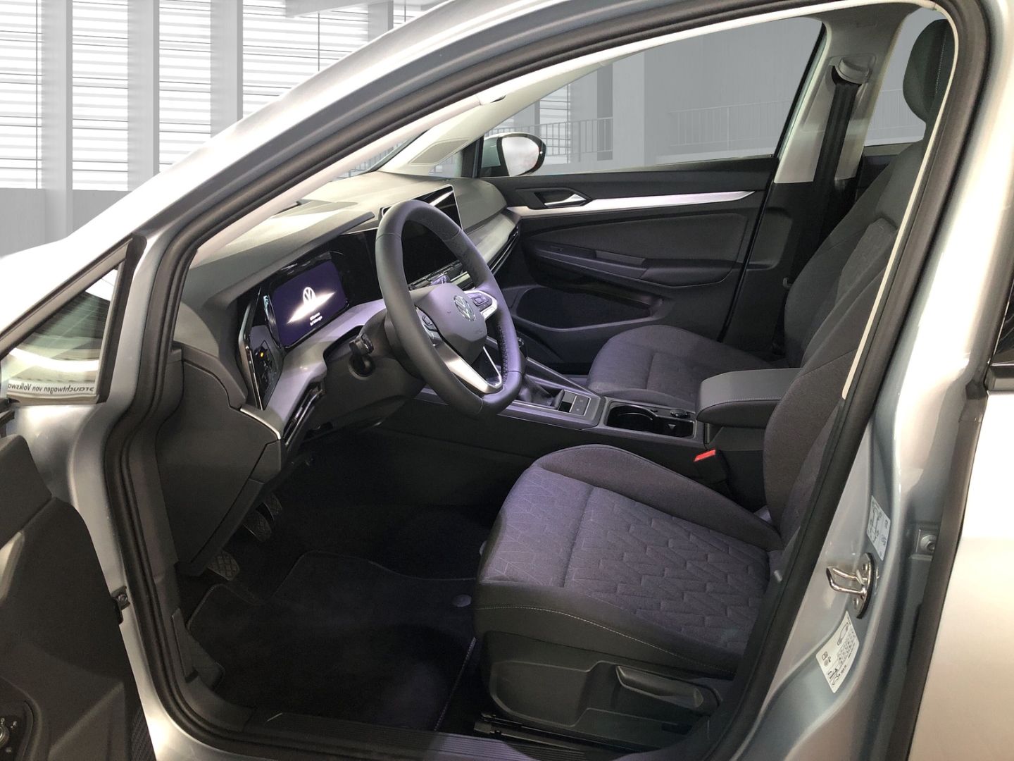 Fahrzeugabbildung Volkswagen Golf Life 1.5 TSI Digitales Cockpit LED Sperrdif