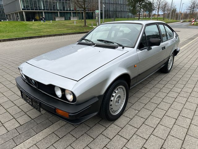 Alfa Romeo GTV + ein echter Alfa + H Kennzeichen +