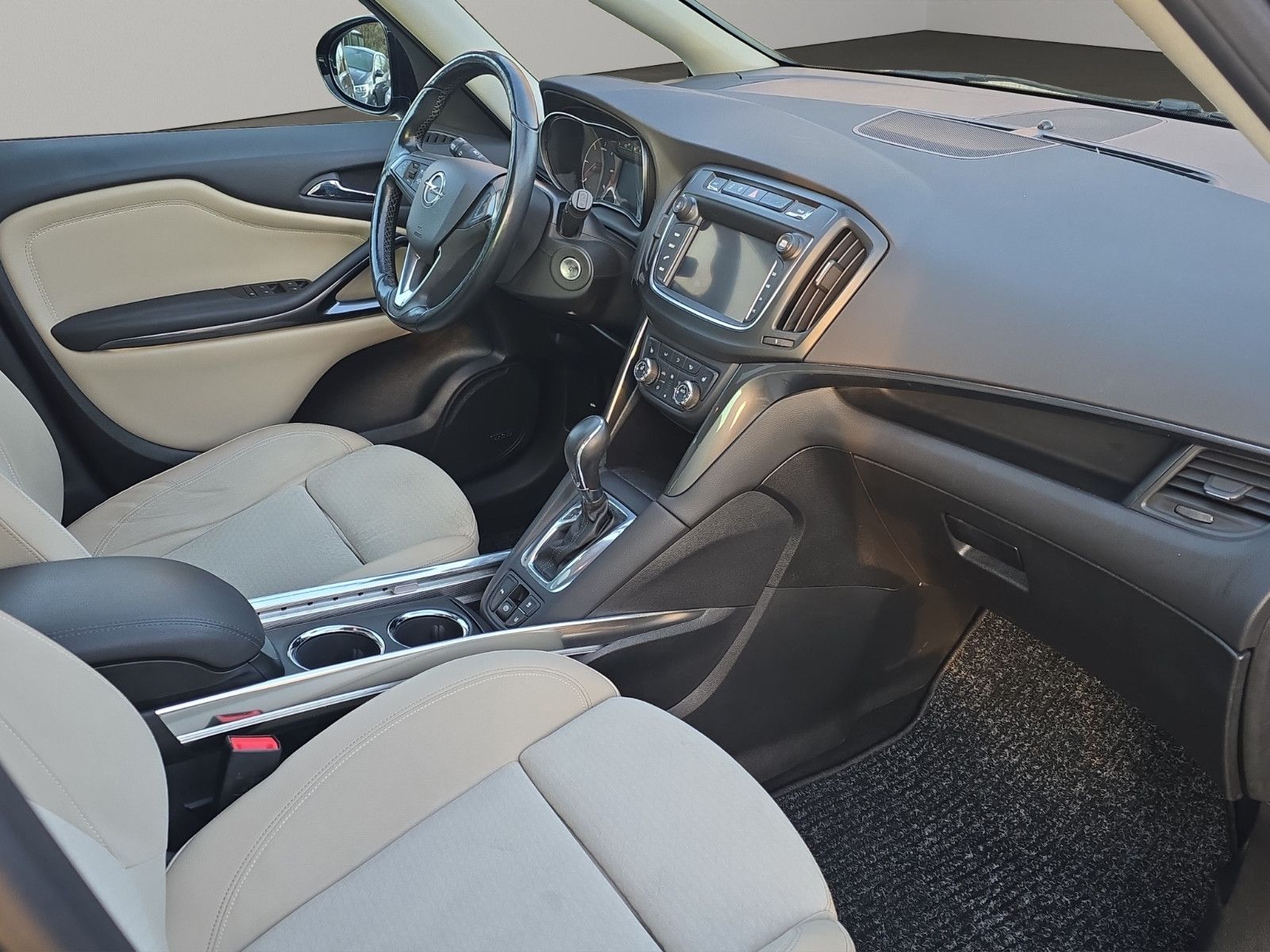 Fahrzeugabbildung Opel Zafira Tourer 7-SiTZER+AUTOMATiK+KAMERA+PANORAMA