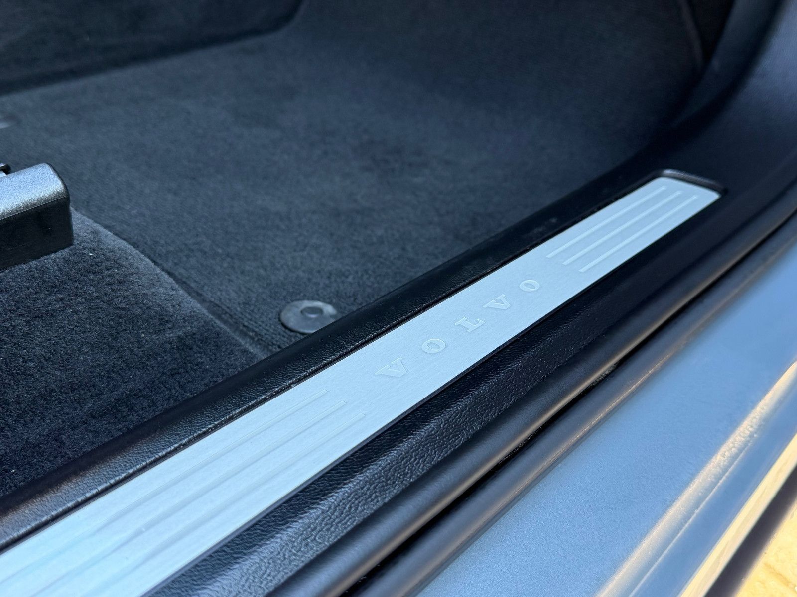 Fahrzeugabbildung Volvo XC60 B4 B Plus Dark*H&K*360°*PANO*AHK*STHZG*