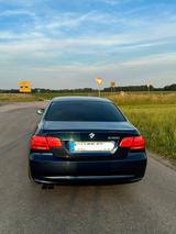 BMW 330i Coupé - - BMW 330 mit Benzin-Antrieb: Coupe