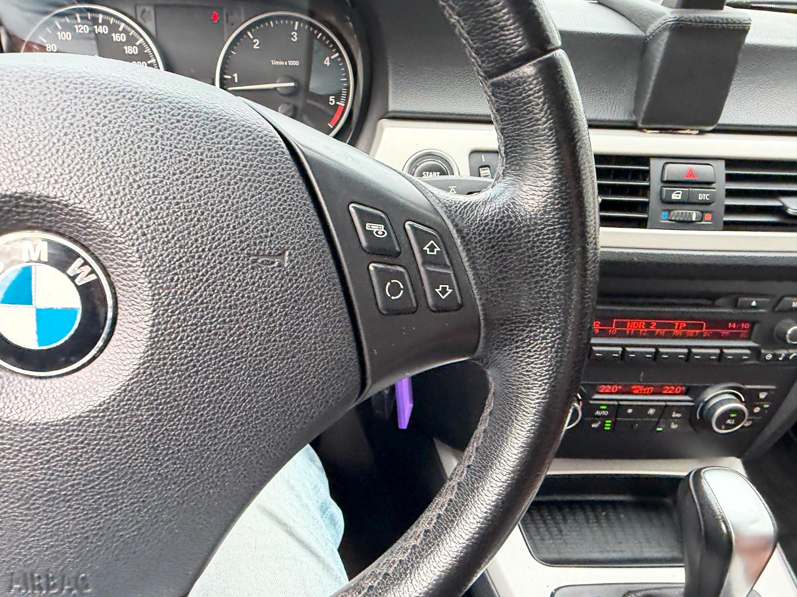 BMW 320 2009 — photo 18