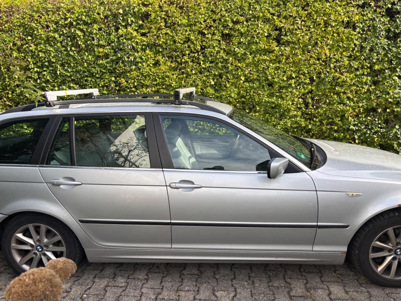 BMW 320 2004 — салон