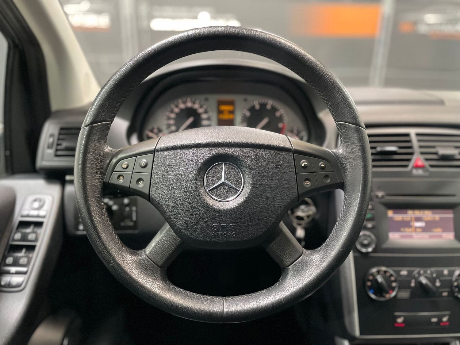 Fahrzeugabbildung Mercedes-Benz B 180 i #SHZ