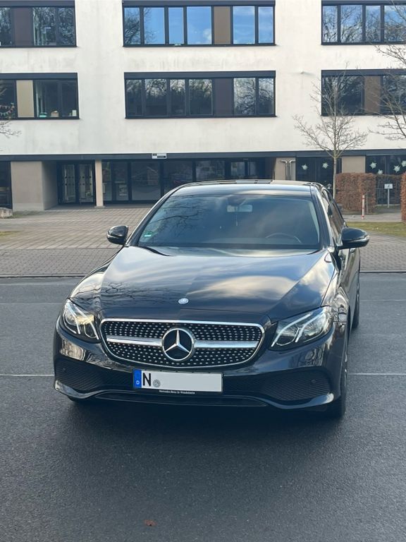 Image of Mercedes-Benz E 220