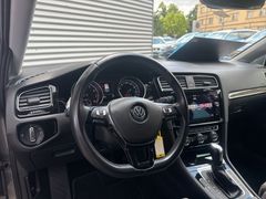 Fahrzeugabbildung Volkswagen Golf VII 1.5 TSI DSG R-Line LED NAVI SHZ ACC