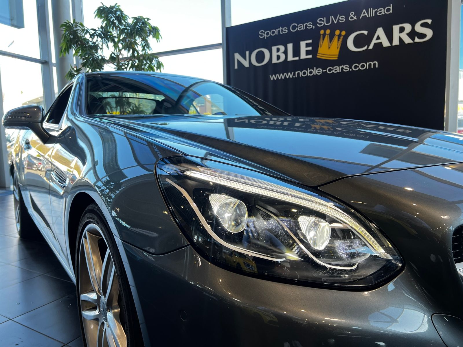 Fahrzeugabbildung Mercedes-Benz SLC 300 Memory AIRSCARF AHK LED