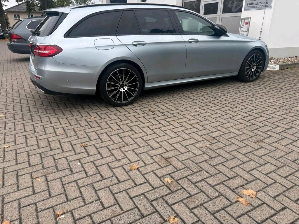 Image of Mercedes-Benz E 350