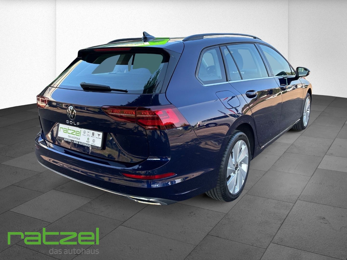 Fahrzeugabbildung Volkswagen Golf Variant VIII 1.5 TSI STYLE +NAVI+IQ.LIGHT