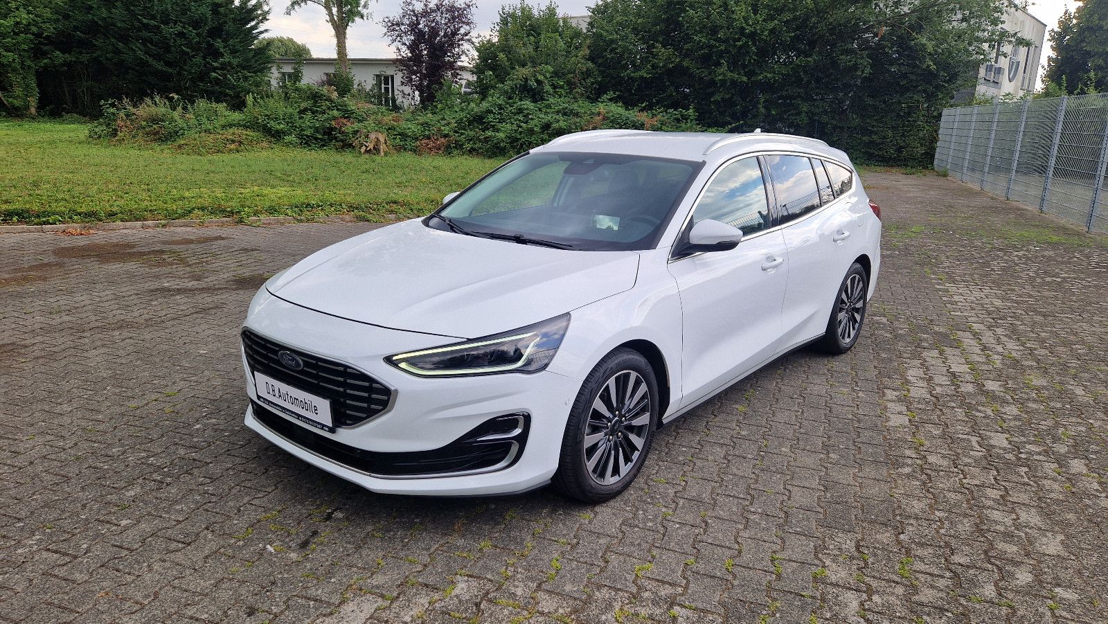Ford Focus Turnier Vignale 1.5 Sthg HUD AHK MATRIX RF