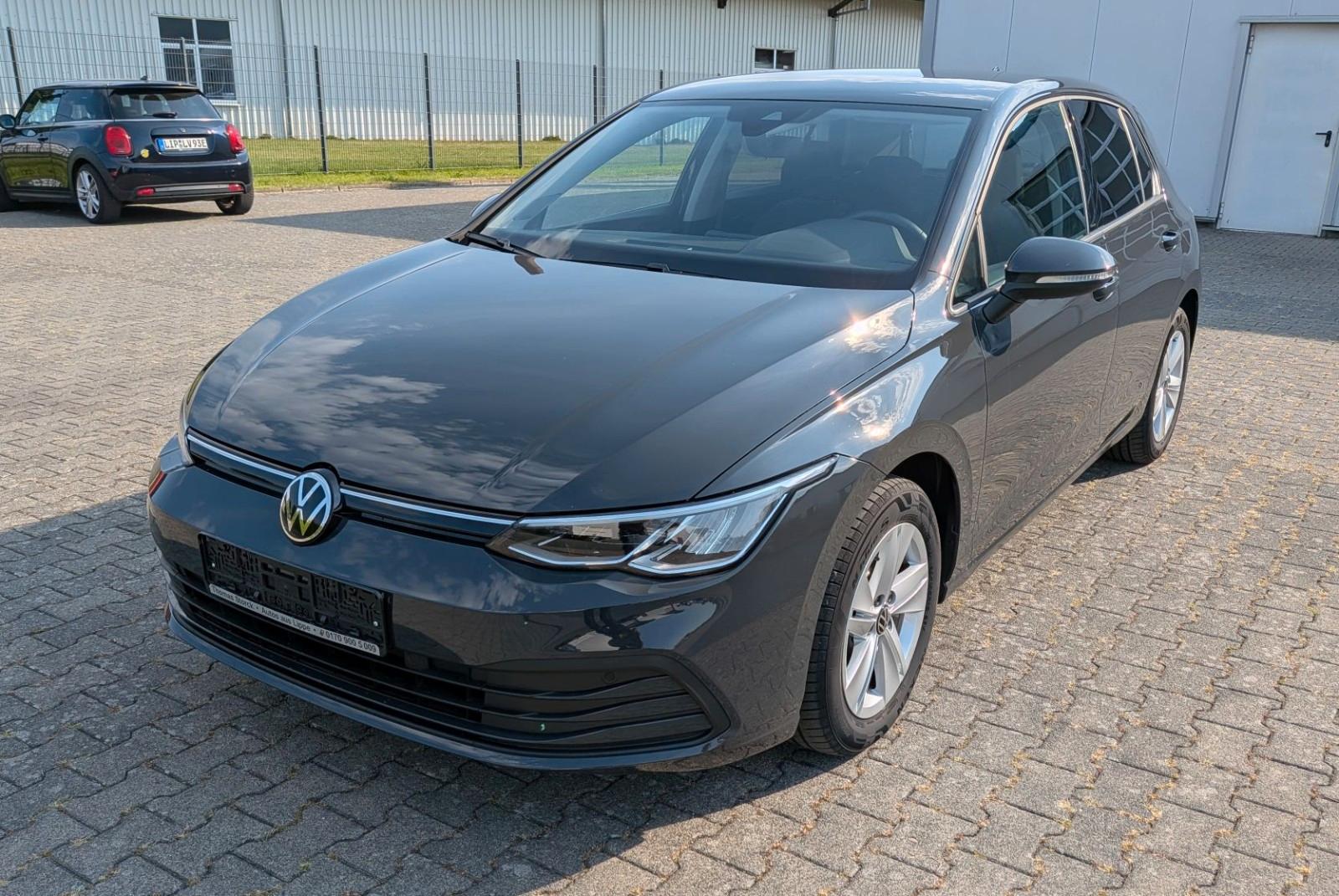 Volkswagen Golf VIII 2,0 TDI Life aus 1. Hand