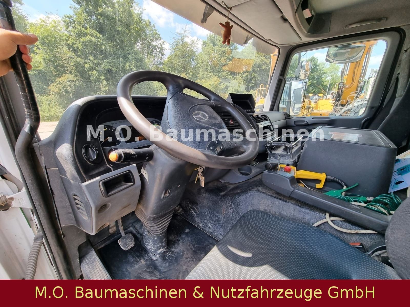 Fahrzeugabbildung Mercedes-Benz Actros 3241 Betonmischer+ Schwing Setter Pumpe