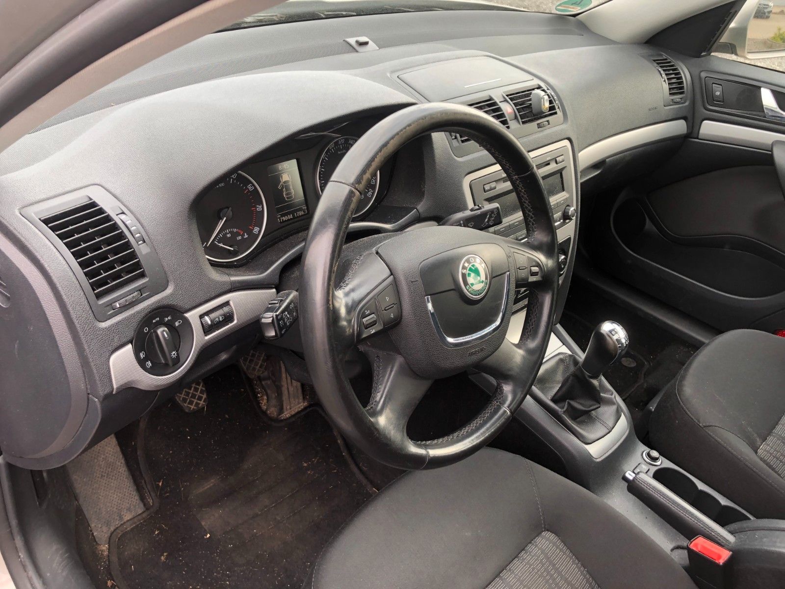 Fahrzeugabbildung SKODA Octavia Combi Elegance Unfall Front