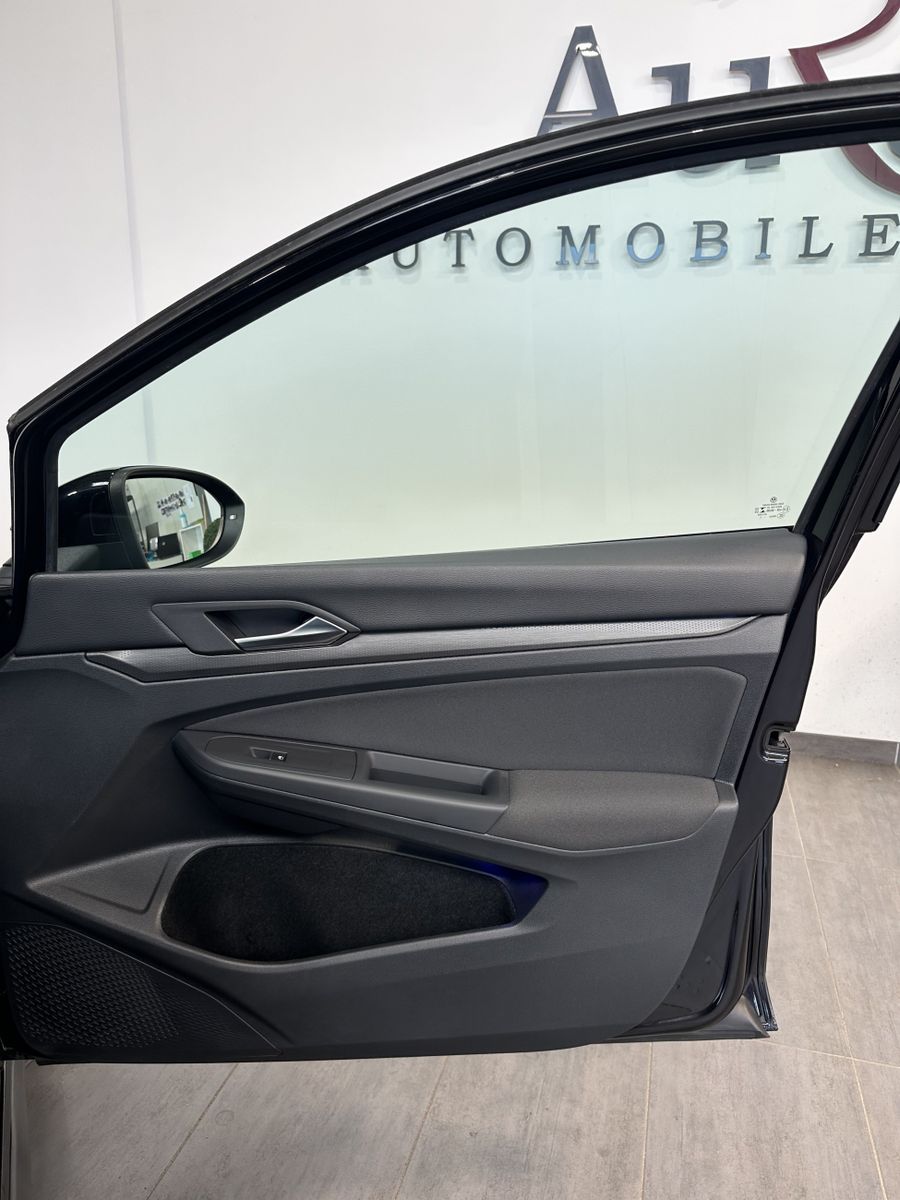Fahrzeugabbildung Volkswagen Golf VIII GTE eHybrid NAV+LED+HEAD-UP+CARPLAY+VC
