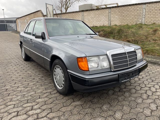 Mercedes-Benz 220E / 2.2 Benziner / 2 Hand / H-Kennzeichen