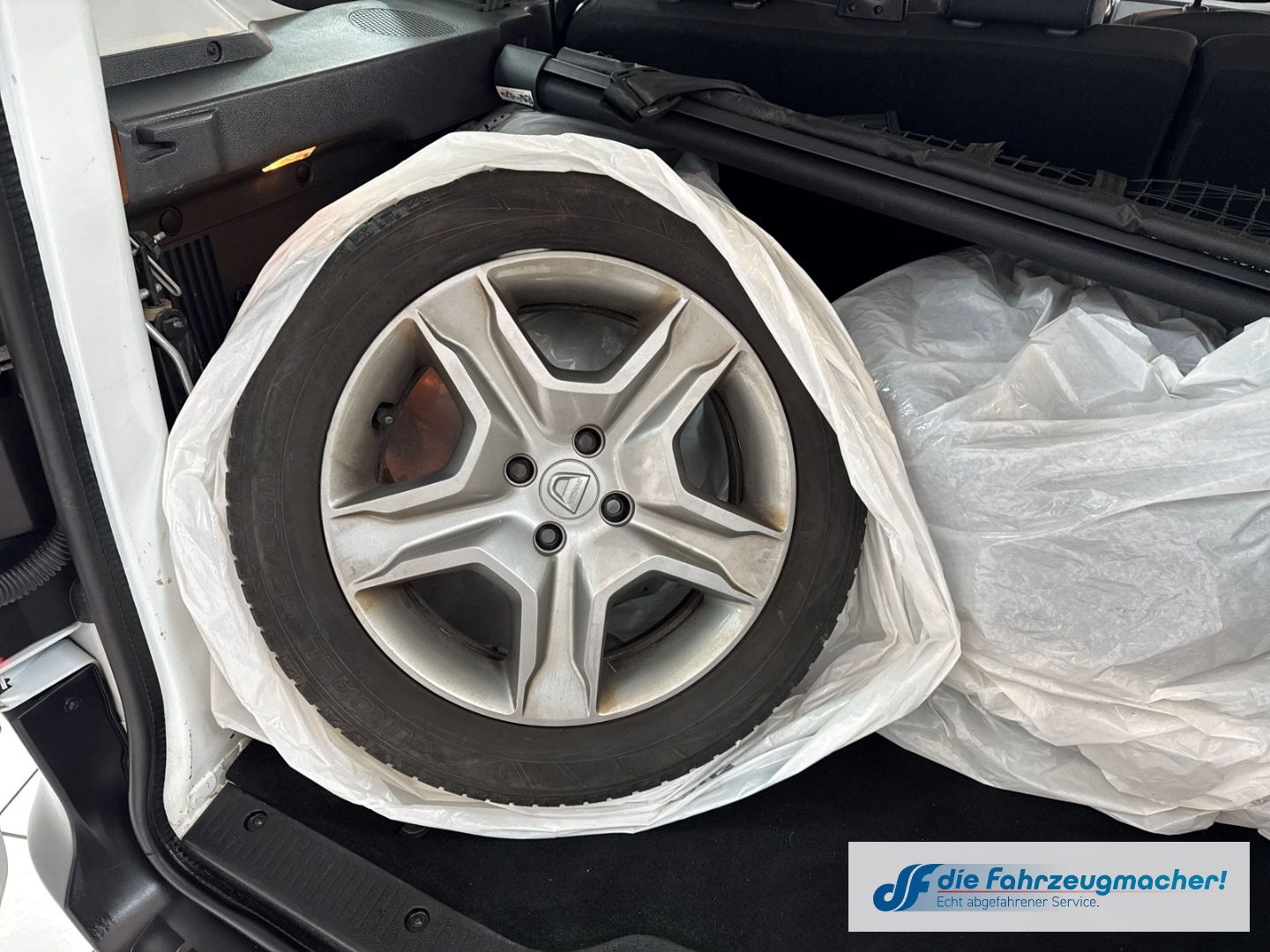 Fahrzeugabbildung Dacia Dokker Stepway Plus Navi Fahrerprofil DAB SHZ Rü