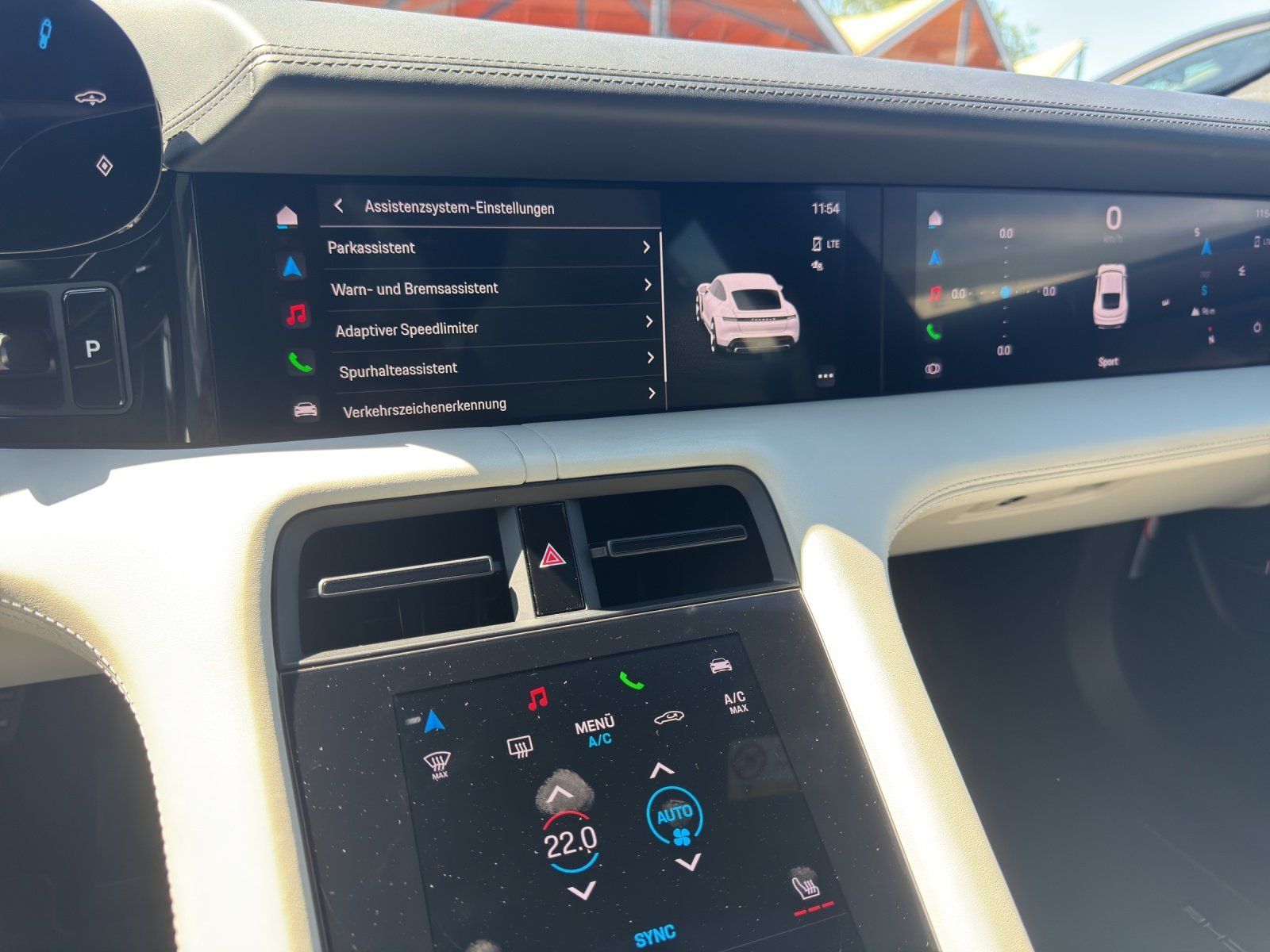 Fahrzeugabbildung Porsche Taycan Plus/SPORT-DESIGN/PASM/PANO/WÄRMEPUMPE/