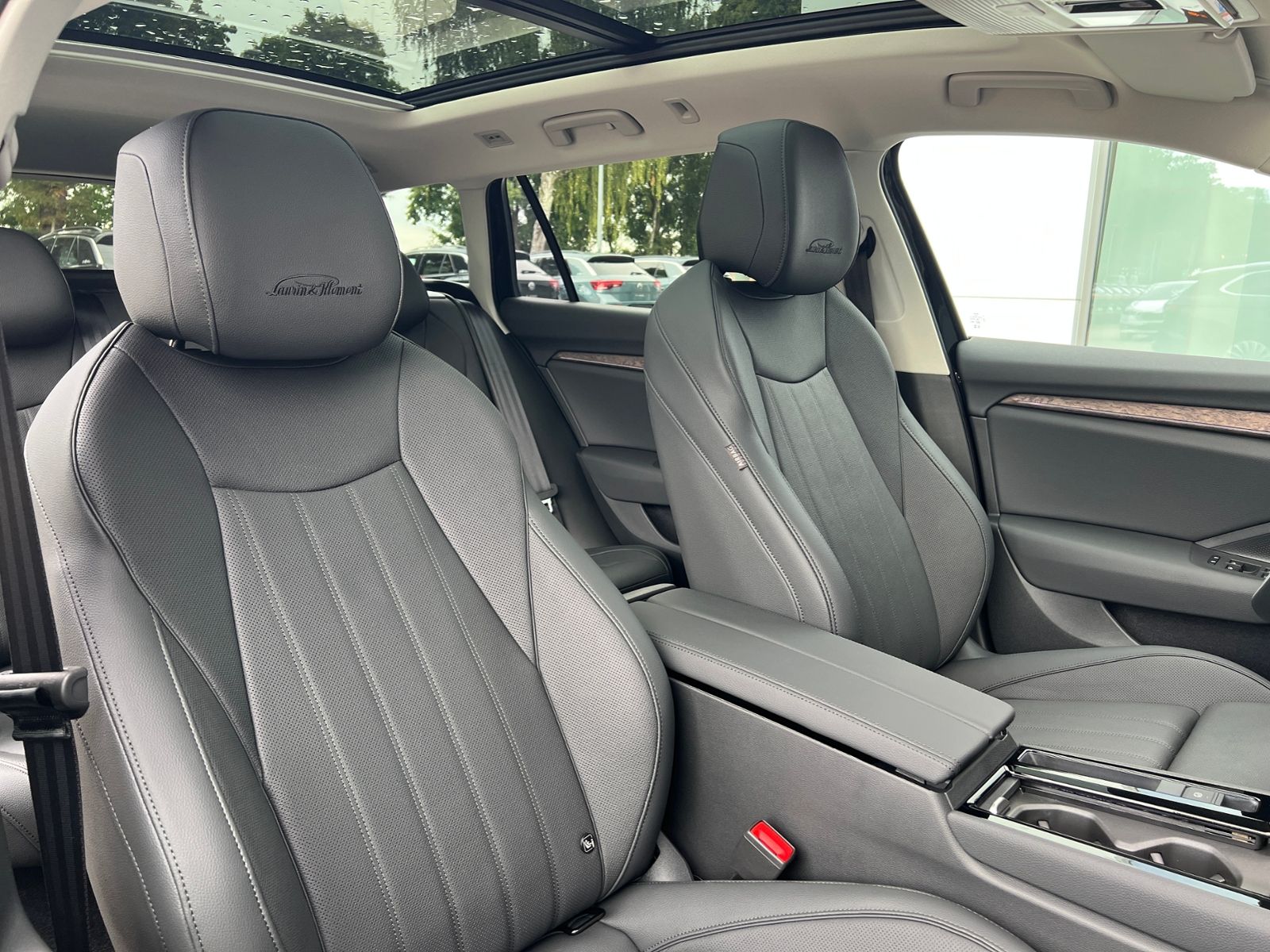 Fahrzeugabbildung SKODA Superb Combi L&K 2.0 TDI DSG 4x4 *AHK, Matrix-LE