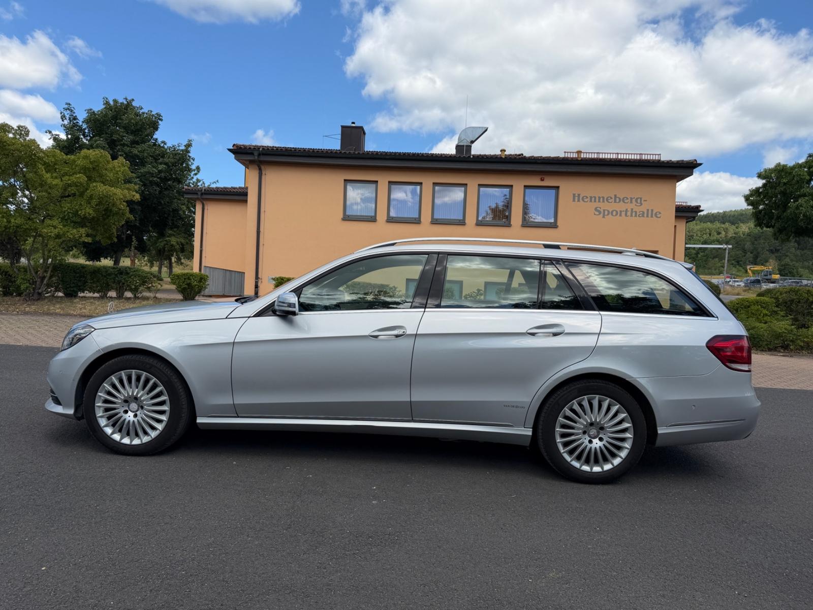 Mercedes-Benz E200 2013 — photo 12
